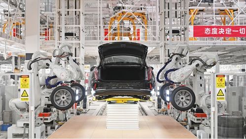 一汽紅旗繁榮工廠 搶占新能源汽車行業(yè)制高點(diǎn),爭當(dāng)紅旗高品質(zhì)產(chǎn)品智造者