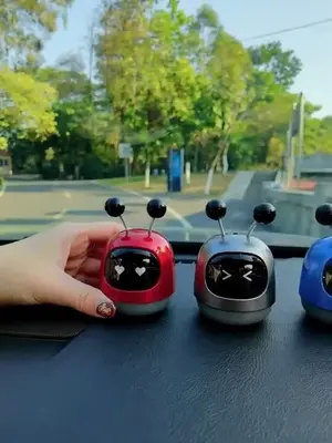 汽車用品 爆款熱賣中 可愛的機(jī)器人,即是香薰又是擺件,你是不是也安排上呢